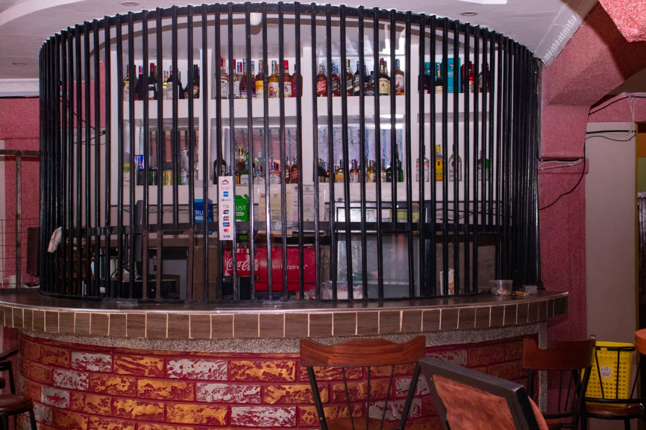 Restaurant & Bar